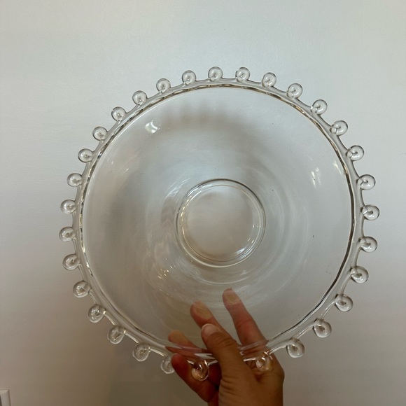 Large glass serving bowl with curly edge - Picture 5 of 5